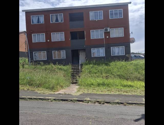 2 BEDROOM FLAT FOR SALE IN AUSTERVILLE